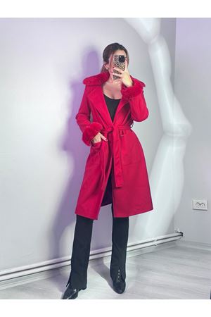 Yakası ve kolu Kürklü Kaban -Kırmızı